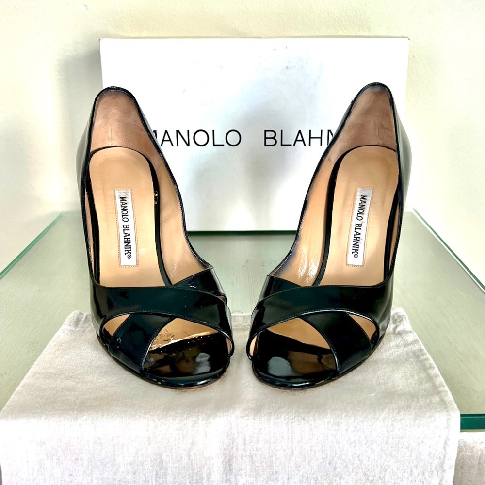 Manolo Blahnik Black Patent leather M-Puspapi  size 37.5  (7.5)